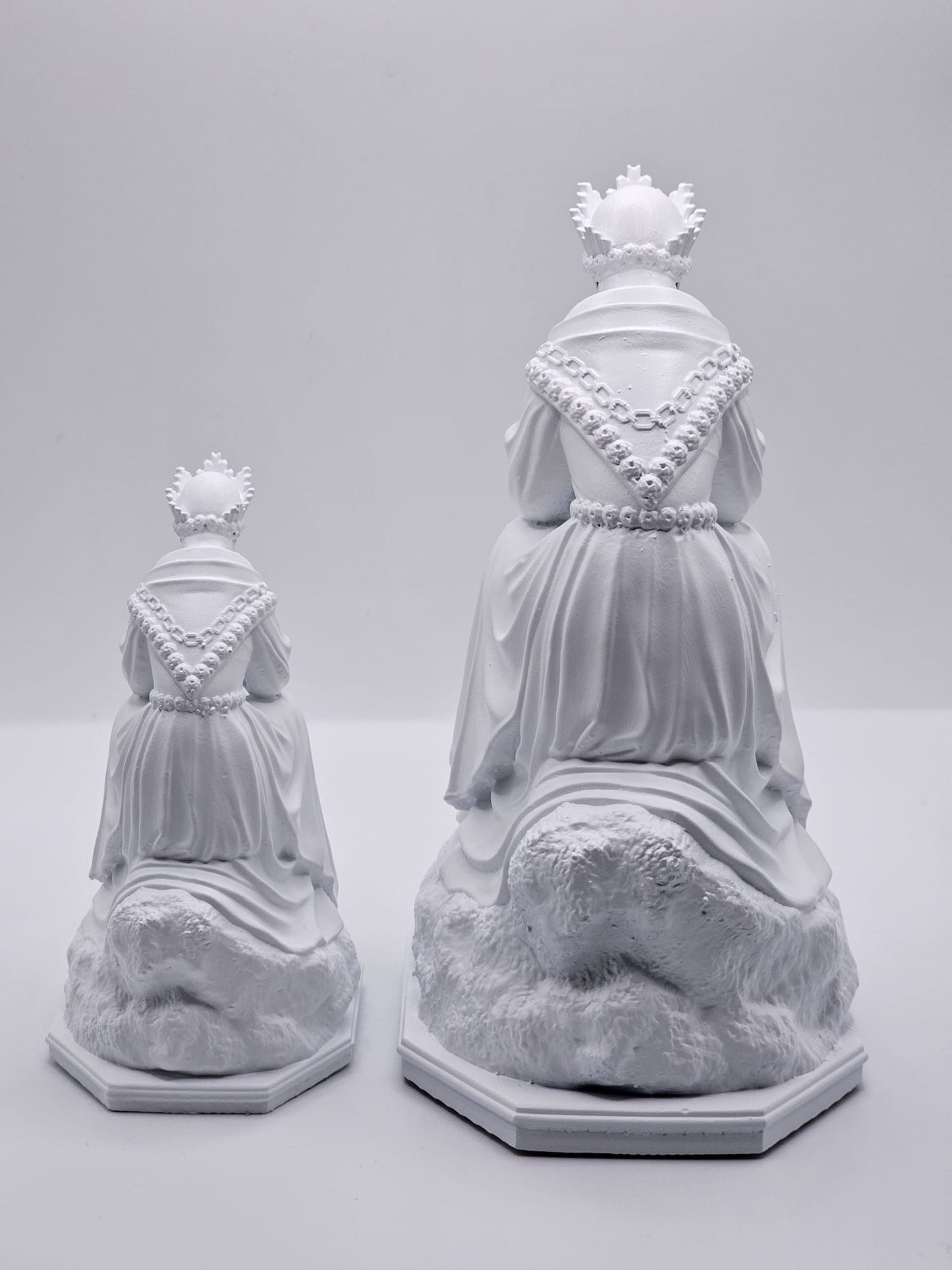 Estatuilla de Nuestra Señora de La Salette