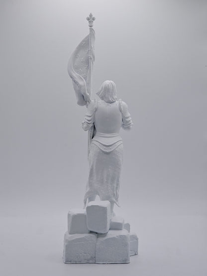 Statuette de Sainte Jeanne d’Arc – Fabriquée en France et Peinte à la Main