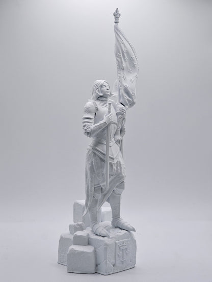 Statuette de Sainte Jeanne d’Arc – Fabriquée en France et Peinte à la Main