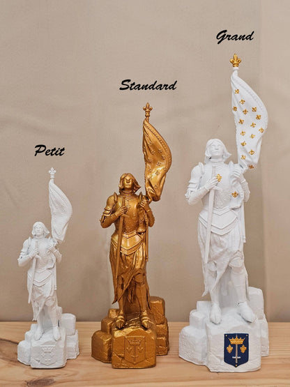 Statuette de Sainte Jeanne d’Arc – Fabriquée en France et Peinte à la Main